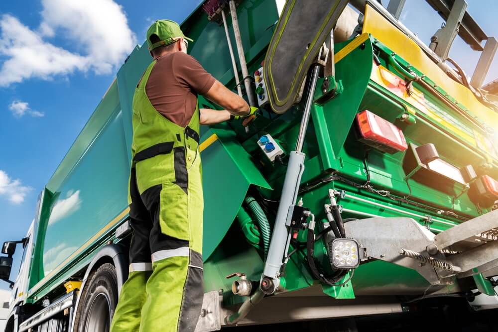 Waste collection vehicle fleet maintenance to keep your fleet running smoothly, hydraulic system repair and optimization.